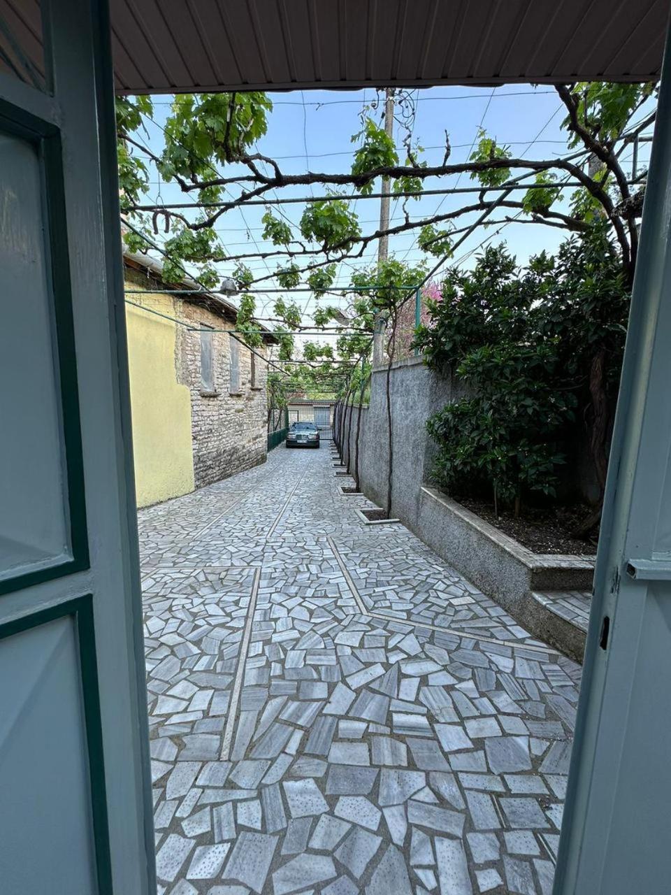 Geri Guesthouse Gjirokaster Exterior photo